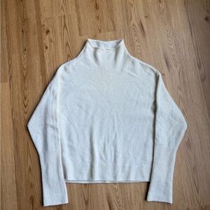 Aritzia wilfred cashmere sweater